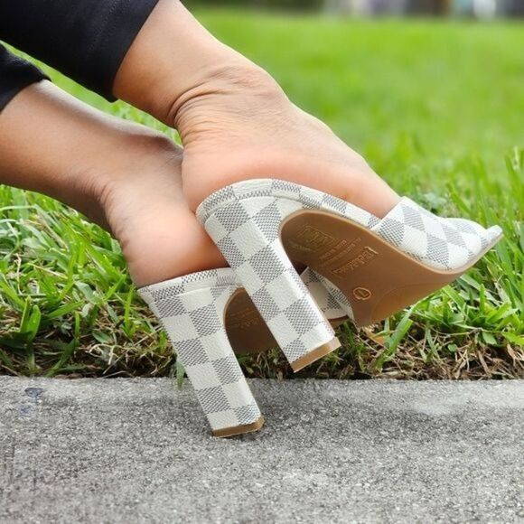 Women Square Toe Sandals Slip On Checkered White Color - Picture 4 of 5